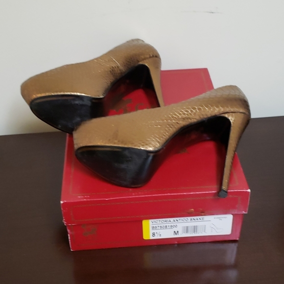 Shoes - Picture 3 of 5